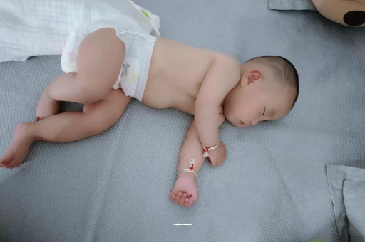 广州宝宝口水多怎么回事